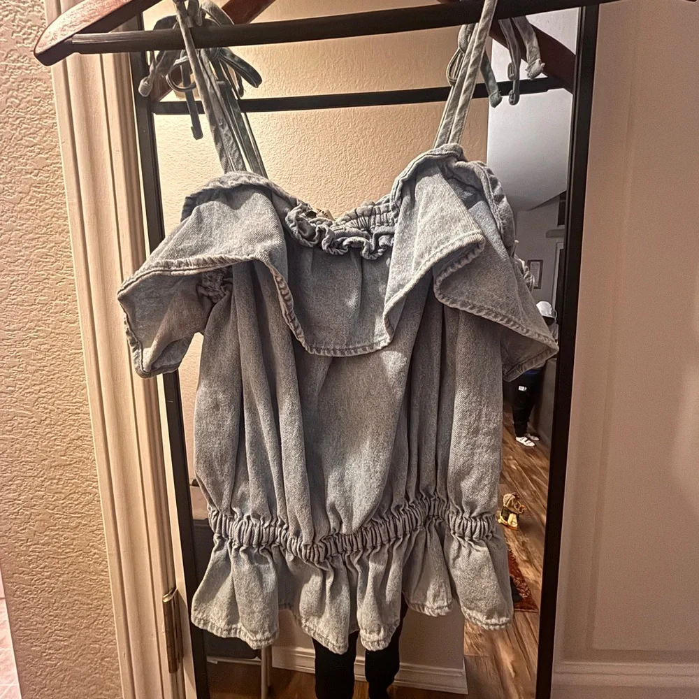 American Eagle Off Shoulder Denim Ruffle Top Boho Blouse - Picture 3 of 5
